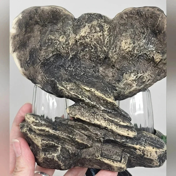 DWK Corp Vintage LMTD Edition Poly Resin Hand Painted Elephant Salt & Pepper Set - Picture 9 of 11